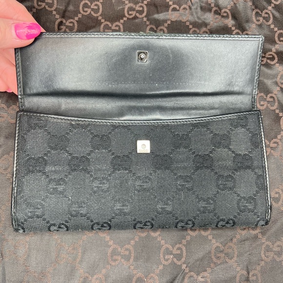 Authentic GUCCI wallet - Picture 3 of 16